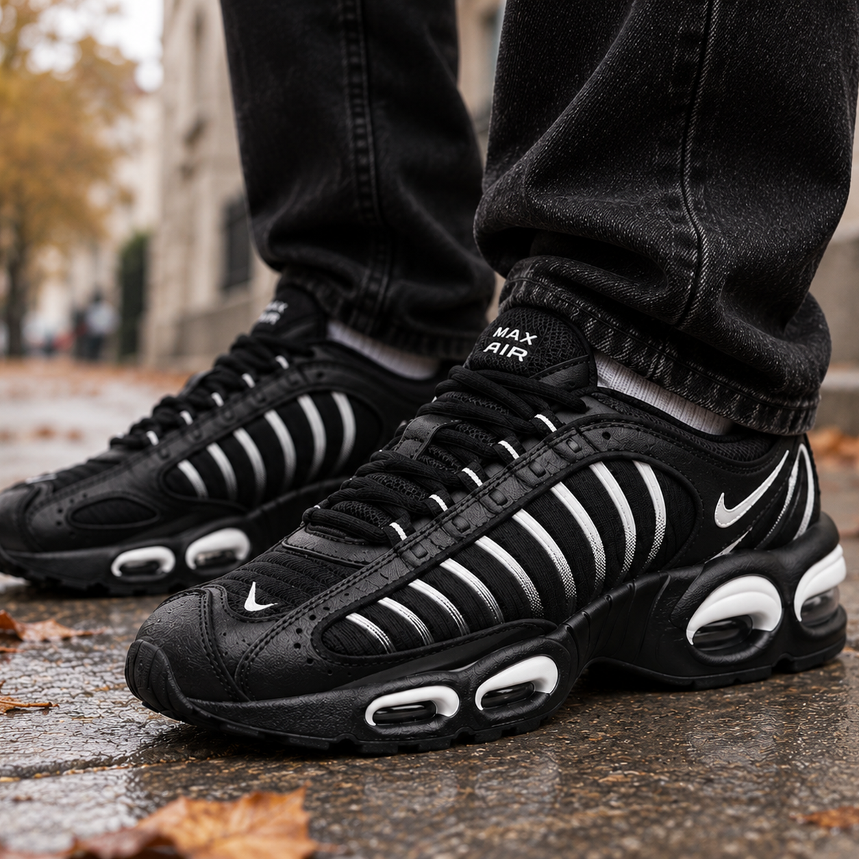 Nike Air Max Tailwind IV — крупный план на ноге