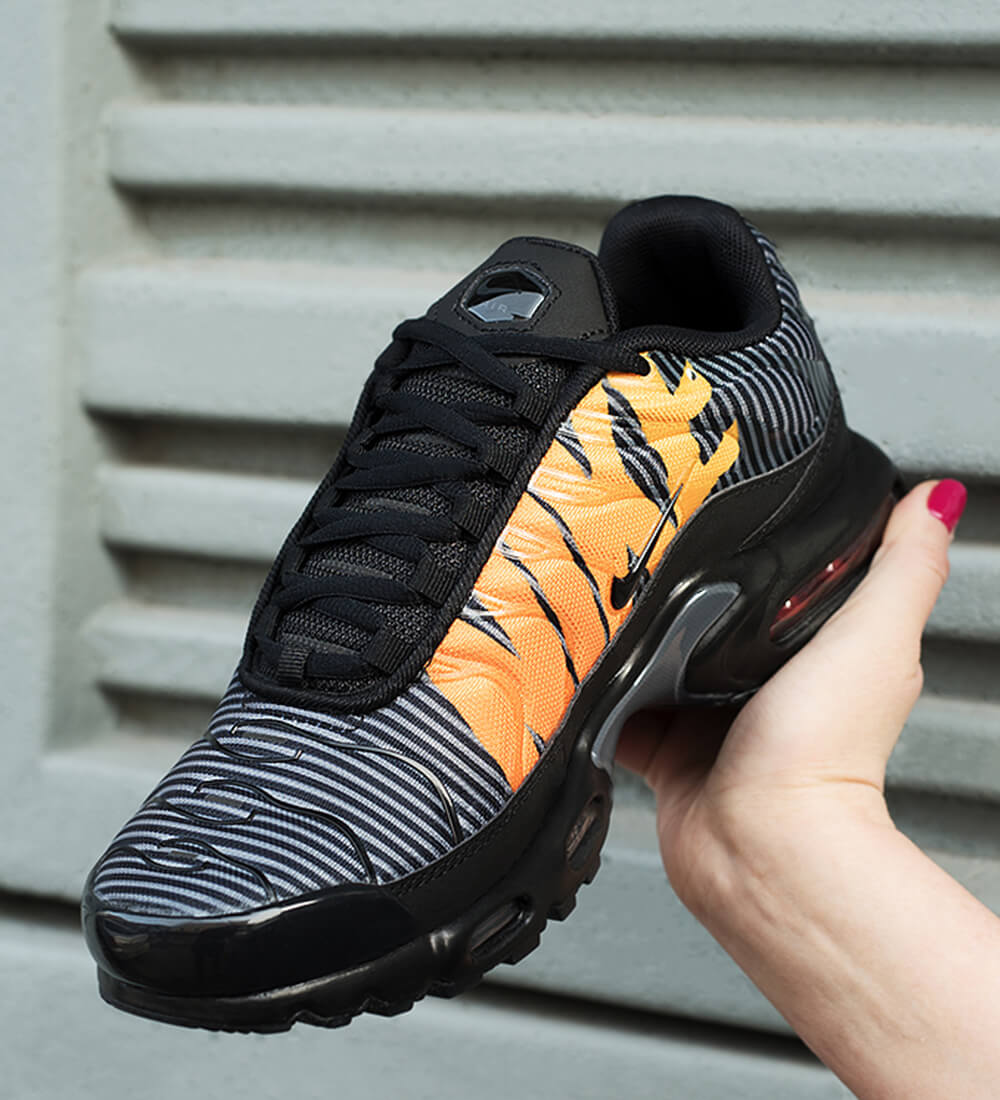 NIKE AIR MAX PLUS TN SE